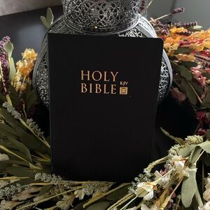 KJV Holy Bible King James Version Old and New Testaments Black 7.5” Sealed NEW